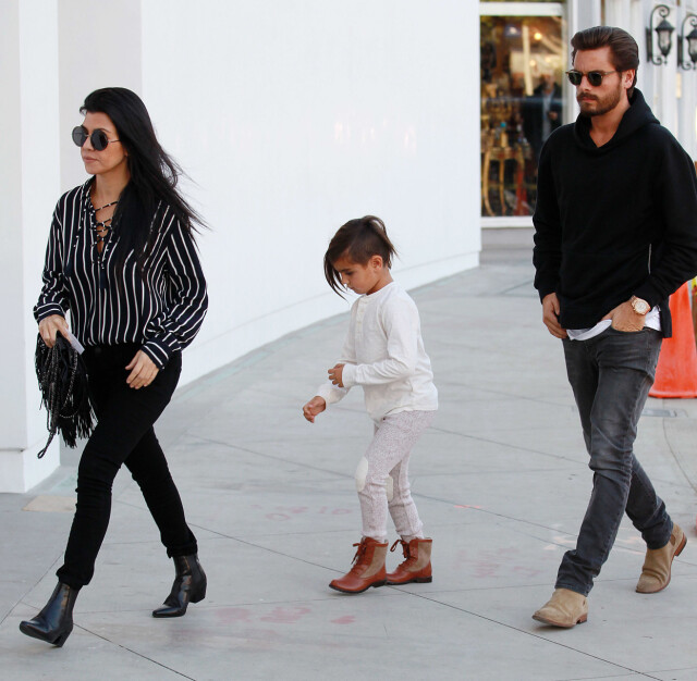 GLANSBILDET SLO SPREKKER: Kourtney Kardashian og Scott Disick var sammen i ni år før hun dumpet ham i sommer. Her med sønnen Mason. Foto: NTB scanpix GLANSBILDET SLO SPREKKER: Kourtney Kardashian og Scott Disick var sammen i ni år før hun dumpet ham i sommer. Her med sønnen Mason. Foto: NTB scanpix